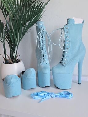 NWOB Hella Heels Babydoll Boot Baby Blue 8" Heel Faux Suede w Protectors, Ribbon